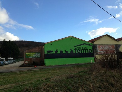 Mille et une ferme Devanture du magasin de producteurs Mille et une Ferme